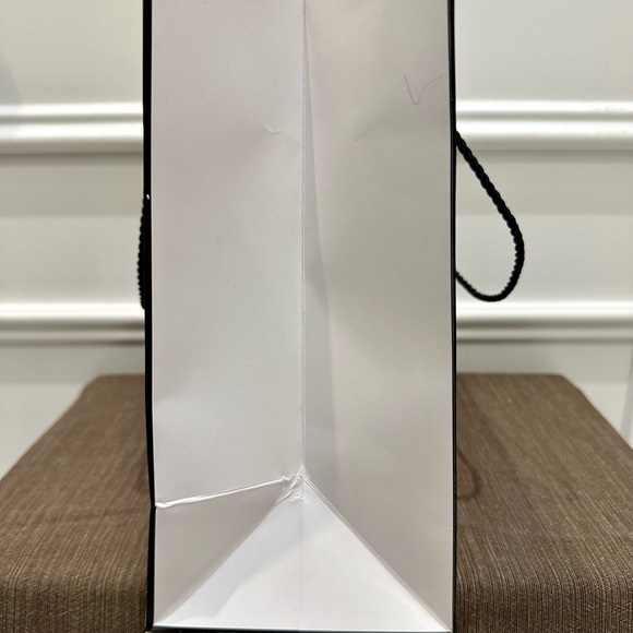 Authentic CHANEL gift bag with gift box - Picture 10 of 11